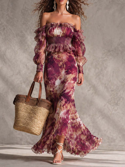 Robe longue rose en mousseline à fleurs, épaules dénudées