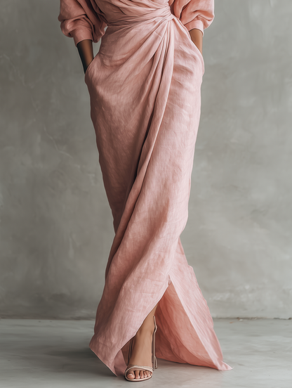 Robe longue rose minimaliste en mélange de lin avec col en V pour femme.