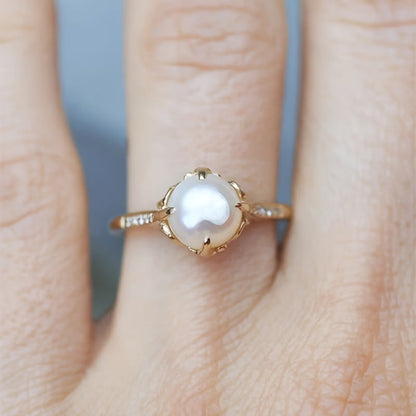 Bague délicate à perles et cristaux