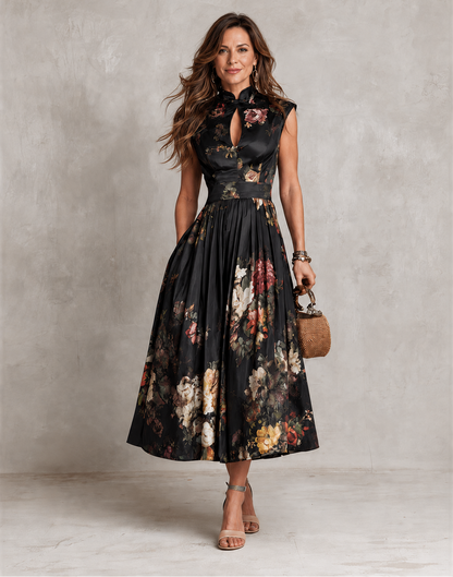 Mia | Robe mi-longue en satin plissé à col découpé