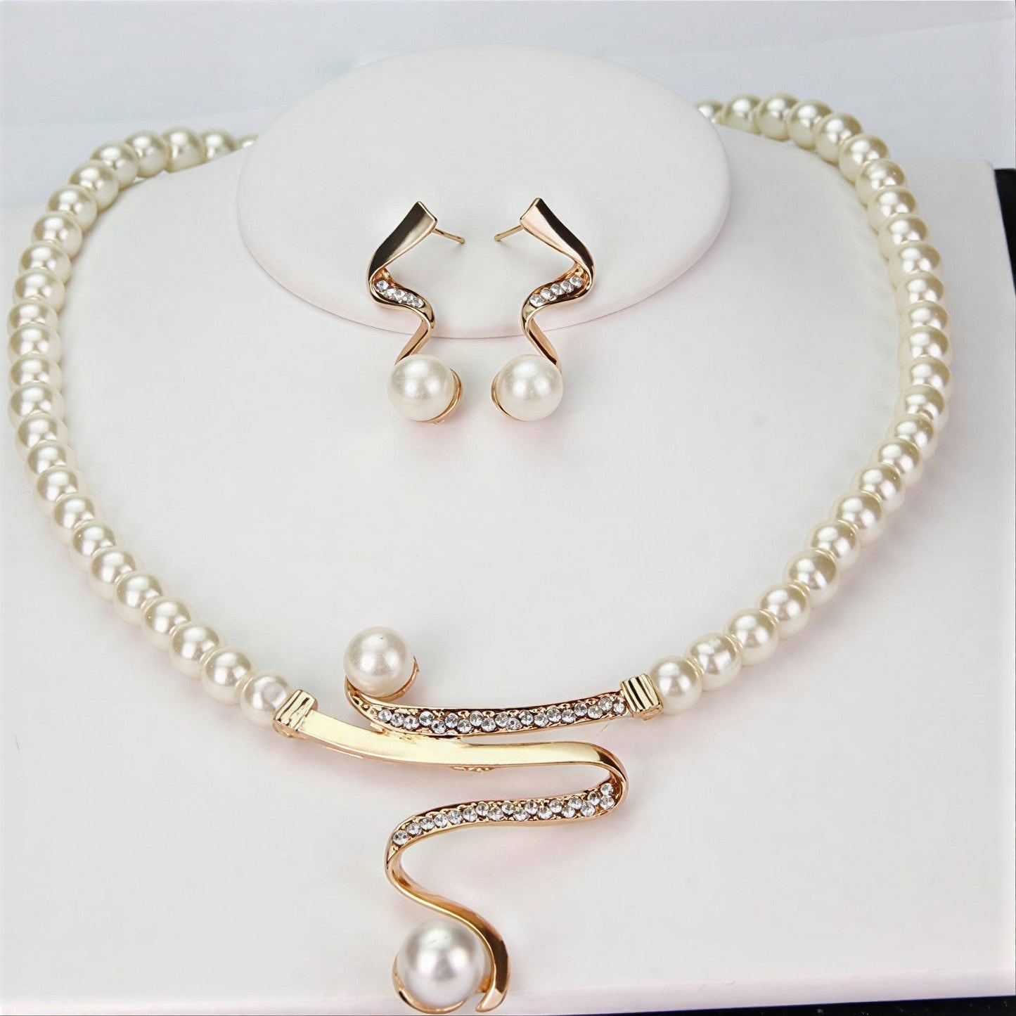 Parure élégante à perles