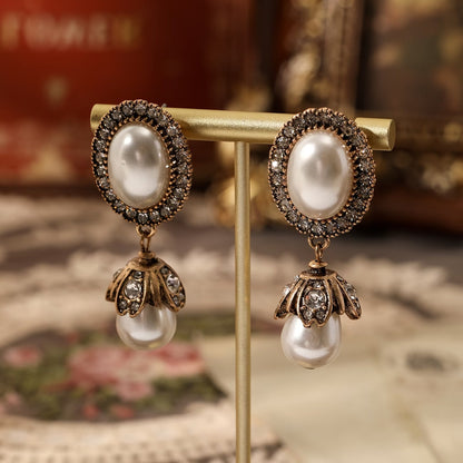 Boucles d'oreilles pendantes à cadre vintage et perles