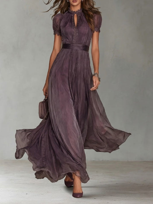 Flavia - Robe longue violette avec décolleté en goutte d'eau et bordure en dentelle de mousseline
