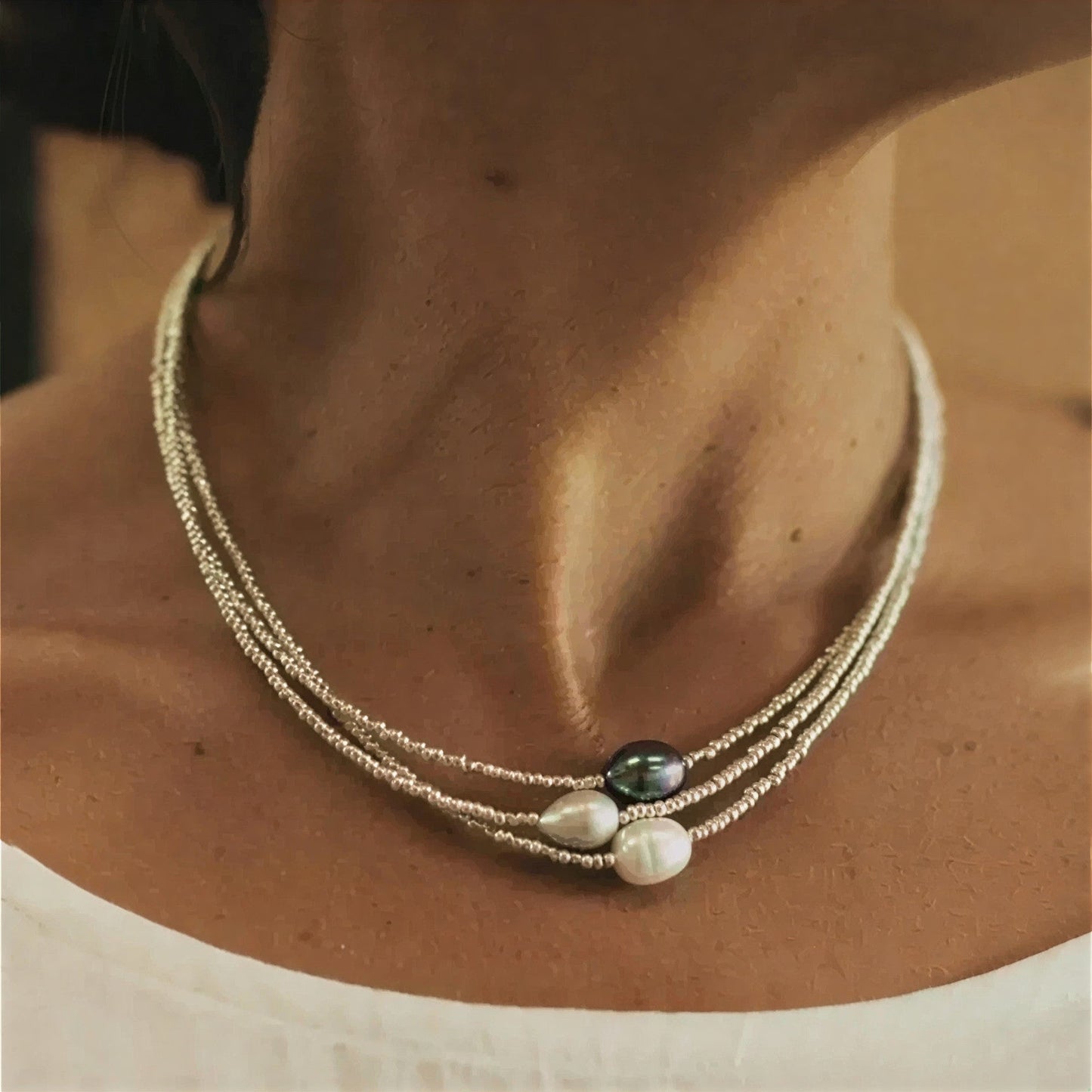 Collier multi-rangs à perles baroques