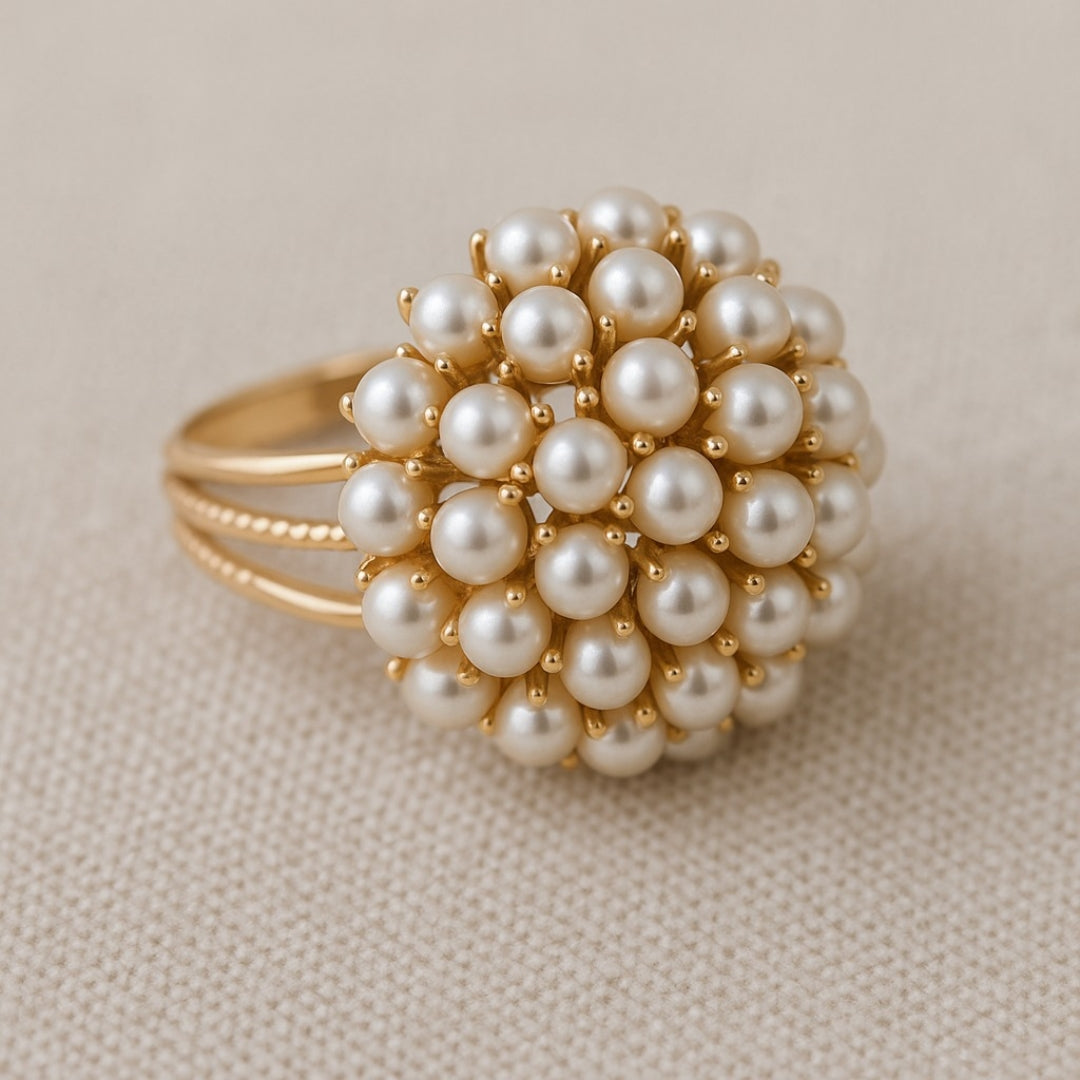 Bague en or à perle incrustée classique