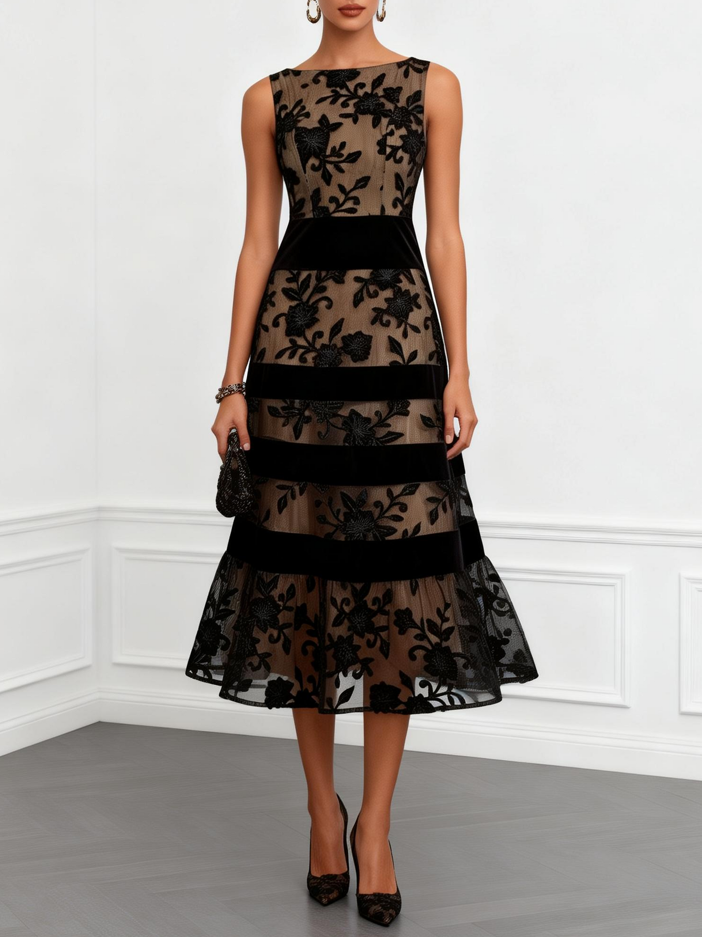 Robe mi-longue noire évasée en tulle fleuri, sans manches