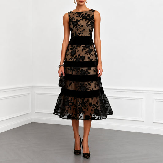 Robe mi-longue noire évasée en tulle fleuri, sans manches