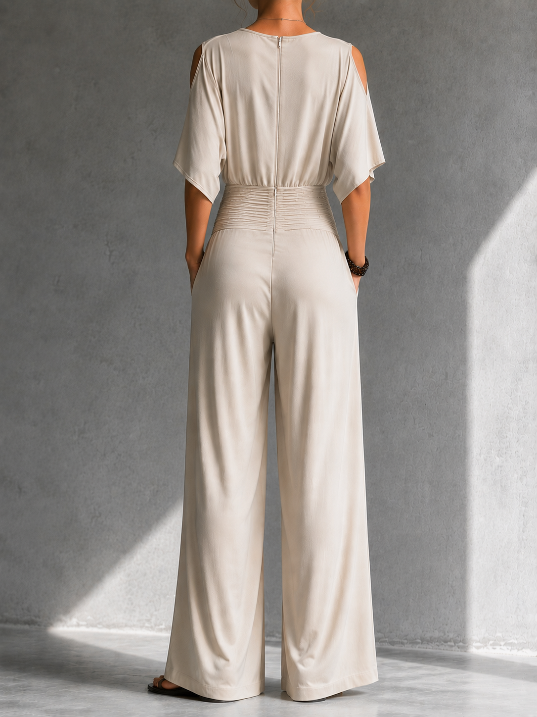 Alia | Combinaison chic avec effet croisé et jambes larges