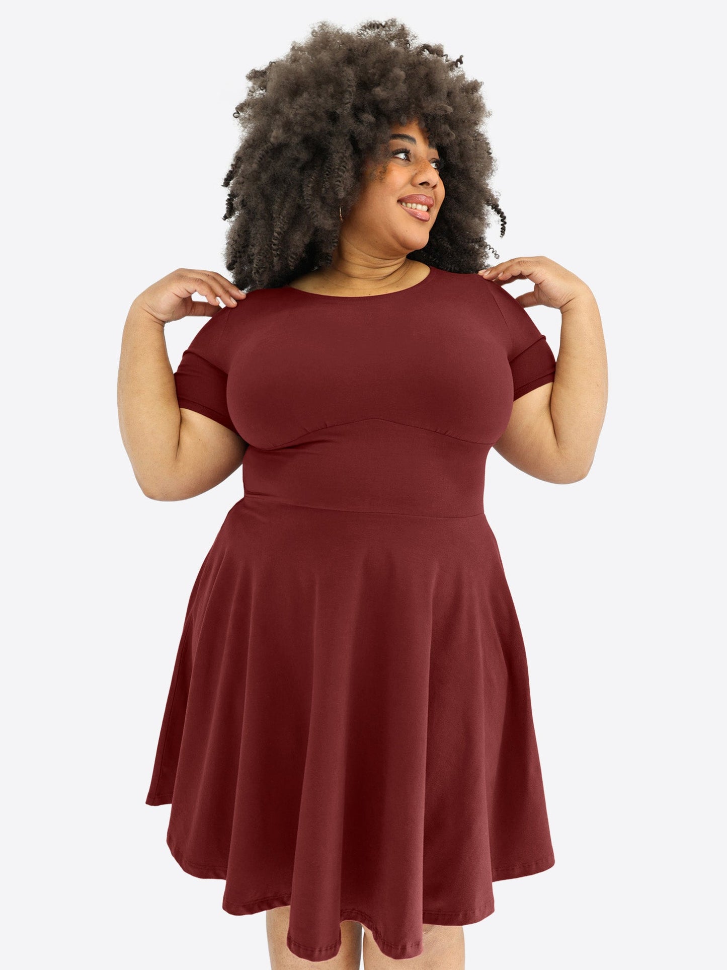 Mara | Robe-short classique à manches courtes