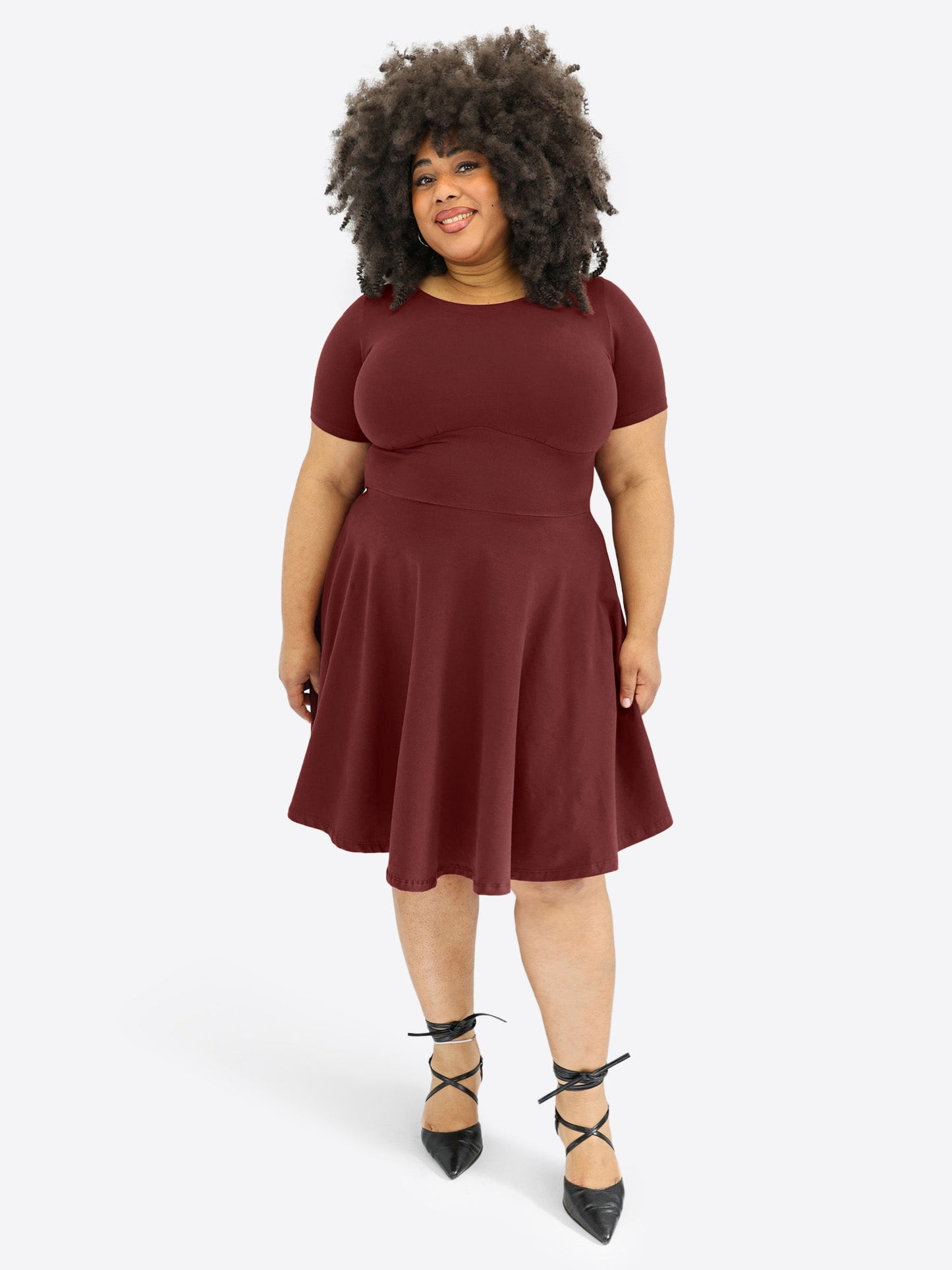 Mara | Robe-short classique à manches courtes