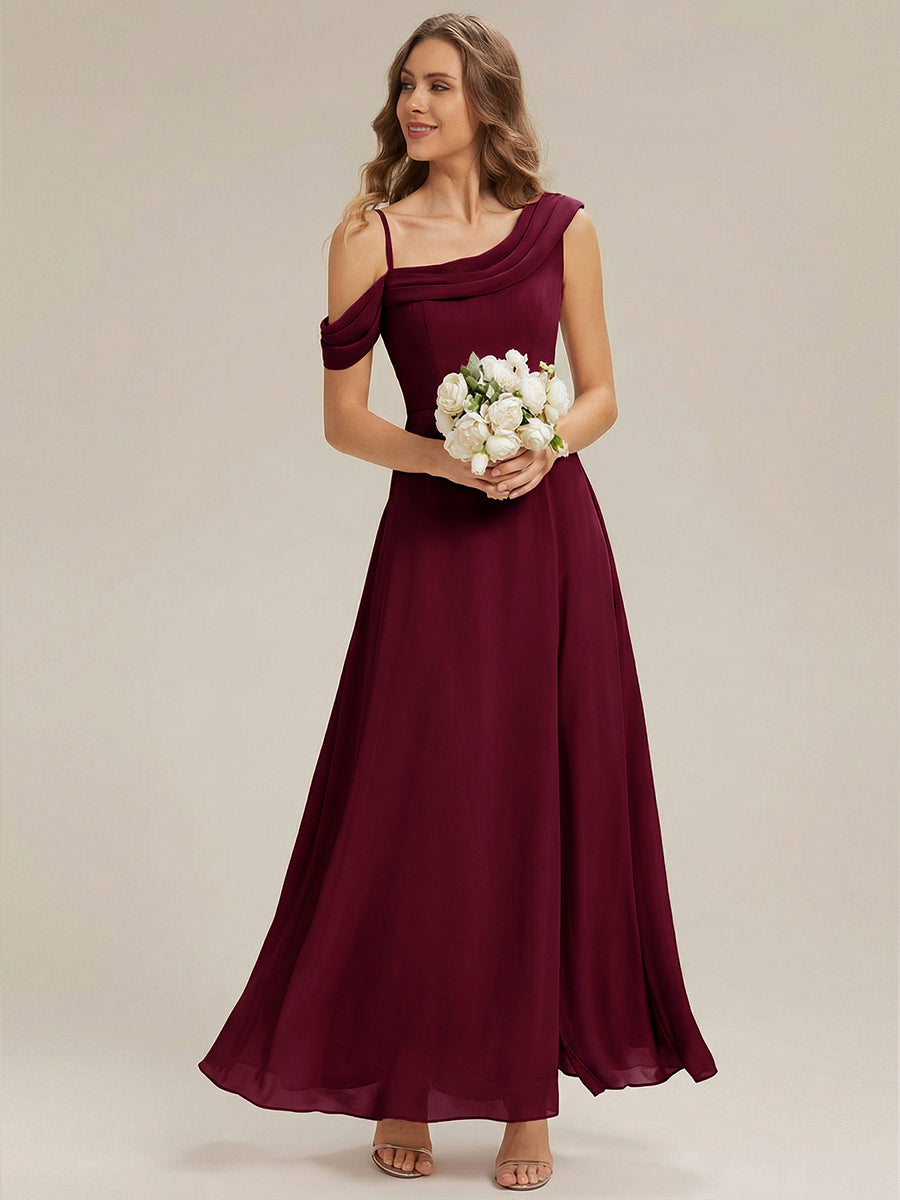 ELIANA™ | Robe longue asymétrique à une épaule, coupe trapèze et détails plissés