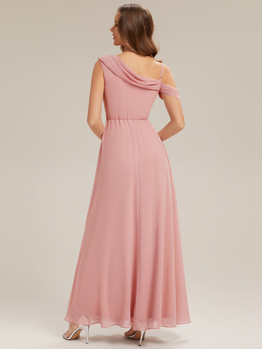 ELIANA™ | Robe longue asymétrique à une épaule, coupe trapèze et détails plissés