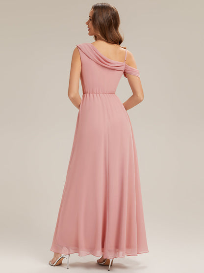ELIANA™ | Robe longue asymétrique à une épaule, coupe trapèze et détails plissés