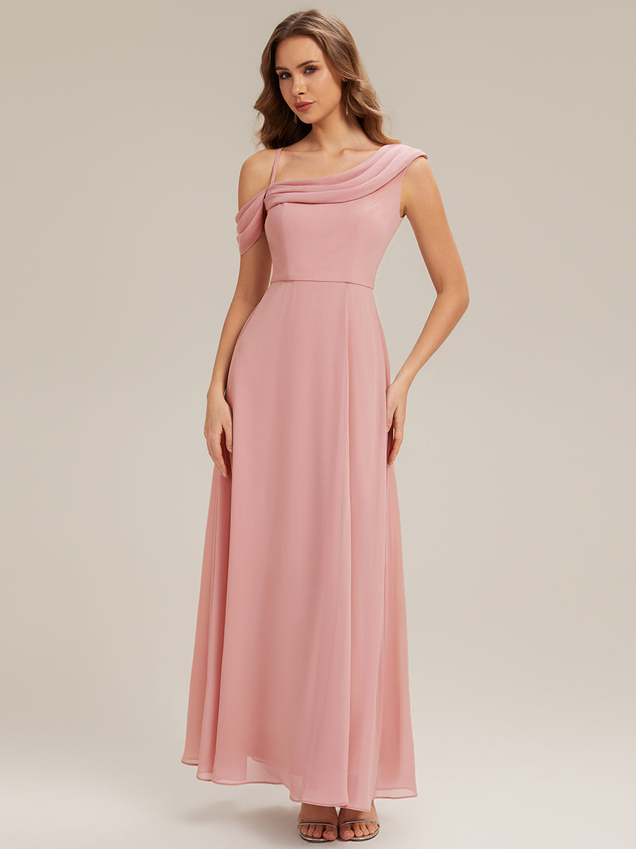 ELIANA™ | Robe longue asymétrique à une épaule, coupe trapèze et détails plissés