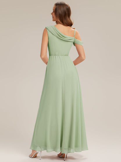 ELIANA™ | Robe longue asymétrique à une épaule, coupe trapèze et détails plissés