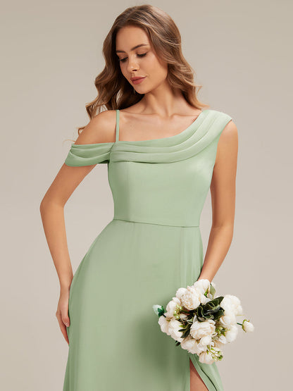 ELIANA™ | Robe longue asymétrique à une épaule, coupe trapèze et détails plissés
