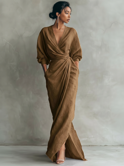 Robe longue rose minimaliste en mélange de lin avec col en V pour femme.
