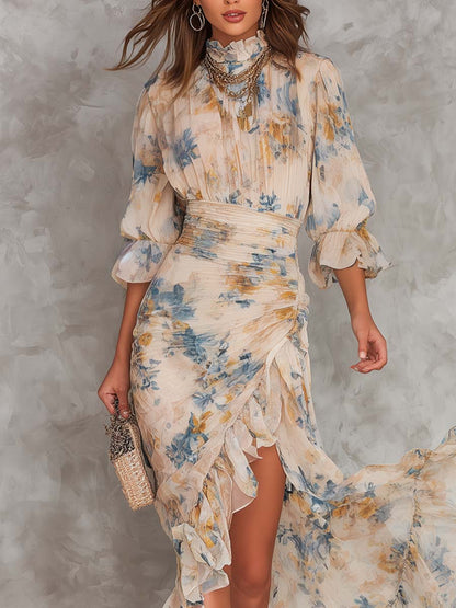 Robe longue beige en mousseline à imprimé floral façon peinture à l’huile, col montant