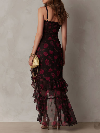 Robe fleurie chic noir et rouge, fronces et ourlet à volants