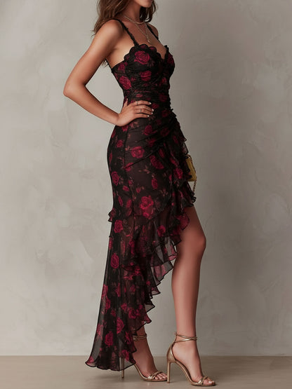 Robe fleurie chic noir et rouge, fronces et ourlet à volants