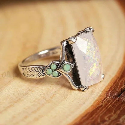 Bague en argent à opale blanche vintage