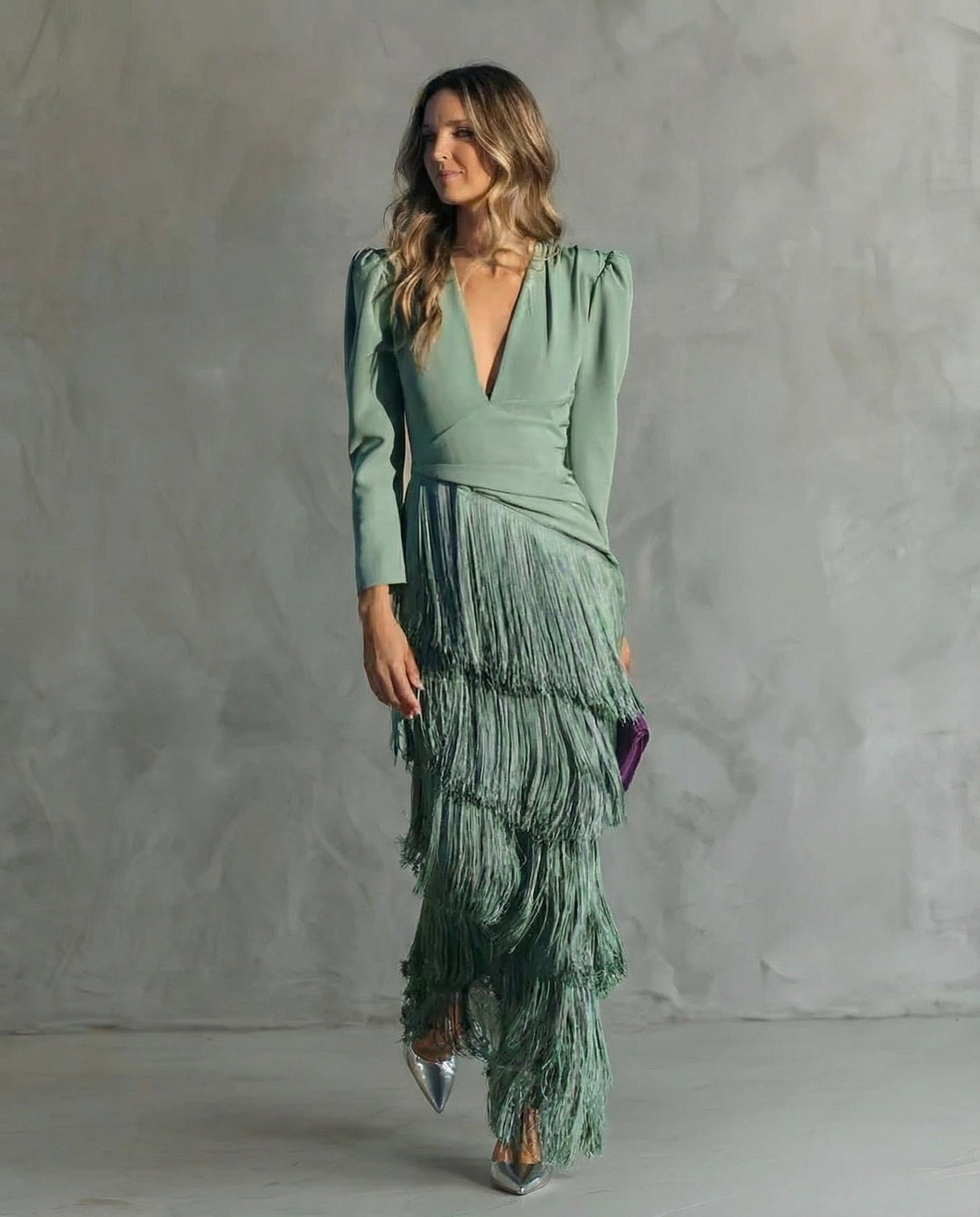Alessia - Élégante robe midi avec manches à franges.