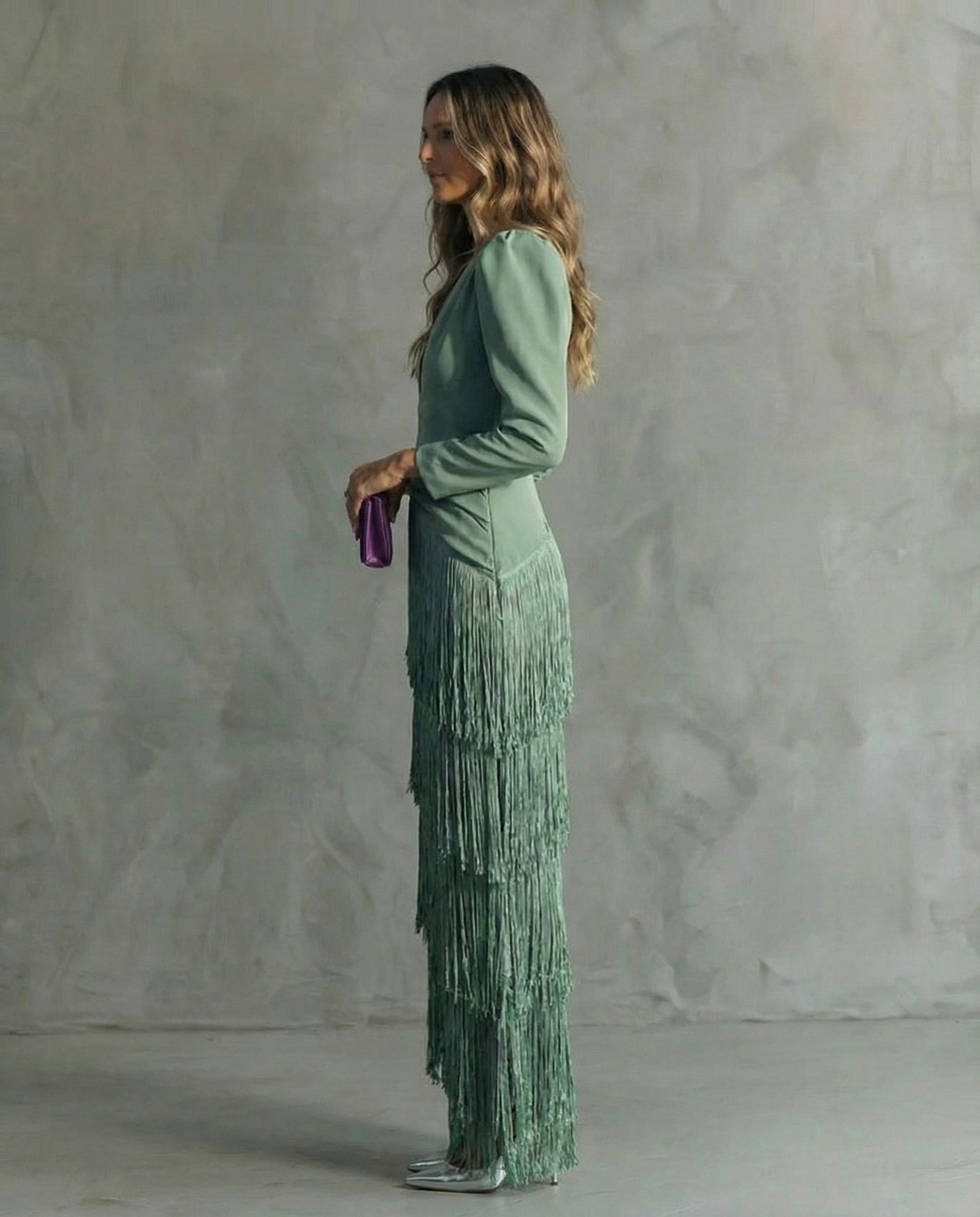 Alessia - Élégante robe midi avec manches à franges.