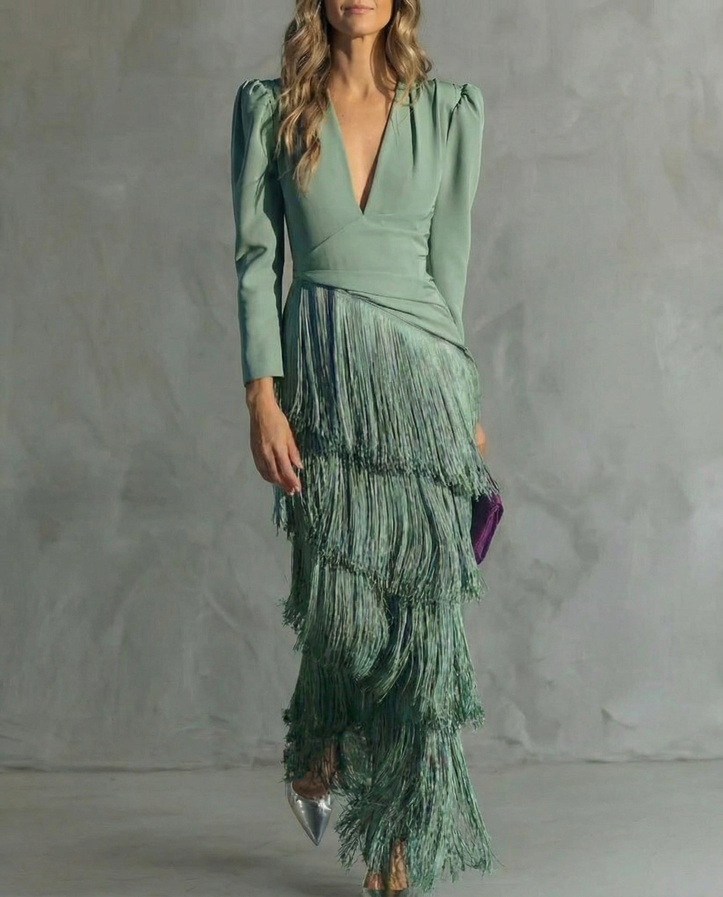 Alessia - Élégante robe midi avec manches à franges.