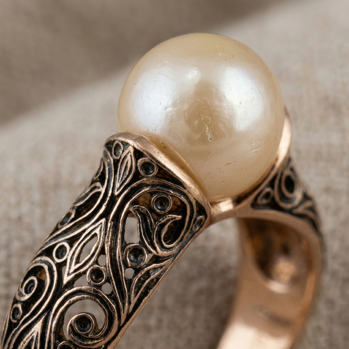 Bague vintage à perle dorée