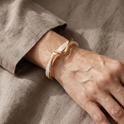 Bracelet élégant en or à opale blanche