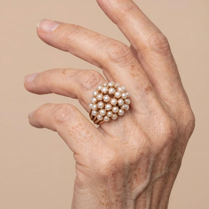 Bague en or à perle incrustée classique